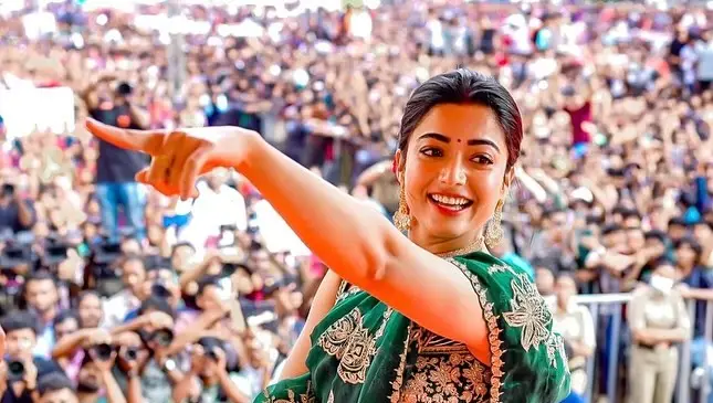 Rashmika Mandanna In Green Saree Sleeveless Blouse